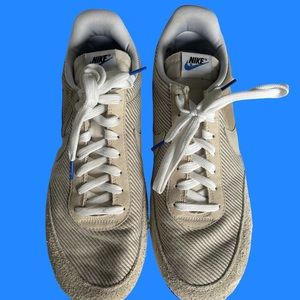 NIKE WAFFLE SNEAKERS. GEEAT CONDITION - LIKE NEW